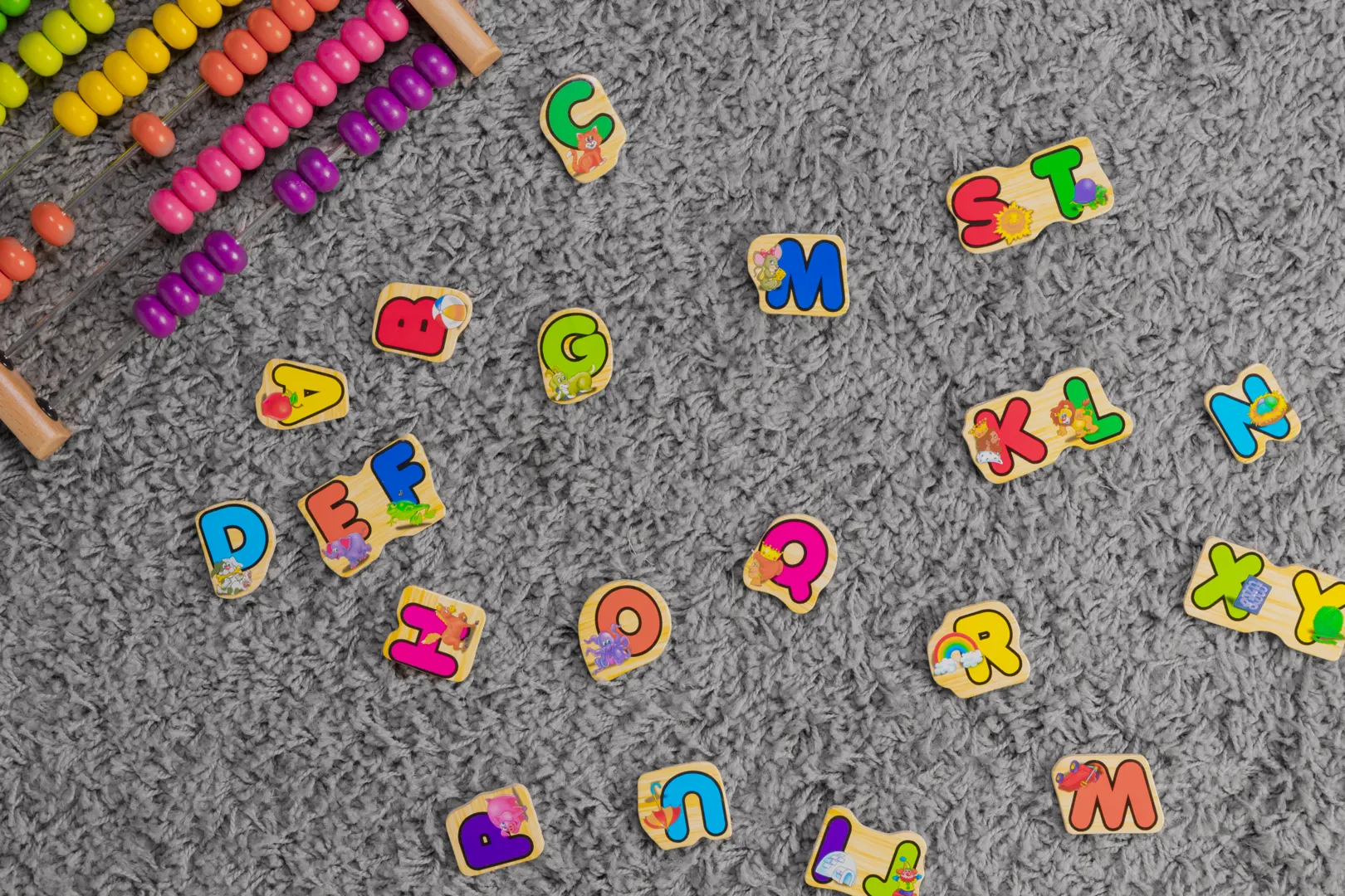 Descubre cómo Jolly Phonics, una metodología multisensorial, enseña a los niños a leer y escribir en inglés de manera efectiva y divertida en Well Done, Jerez de la Frontera.